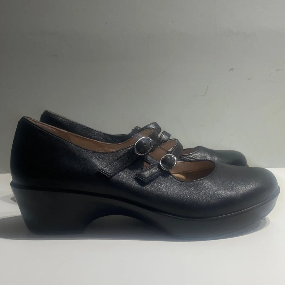 Dansko Womens Josie Mary Jane Shoe  Black